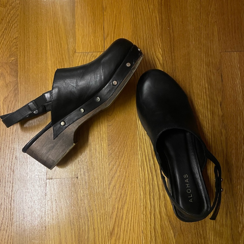Alohas Black Women's Leather Clogs